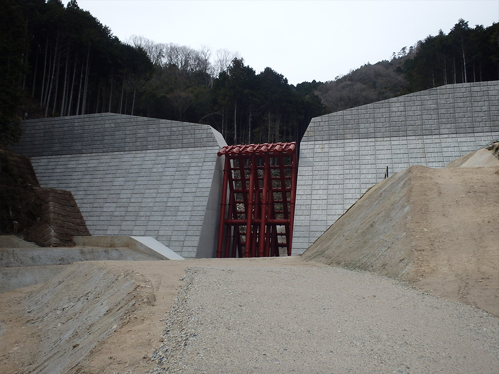 広島西部山系上畠川1号砂防堰堤工事R4.2月完成